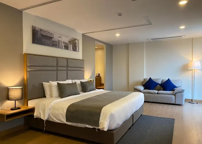 Отель Canalis Suvarnabhumi Airport - Free Scheduled Shuttle From To Suvarnabhumi Airport 5*